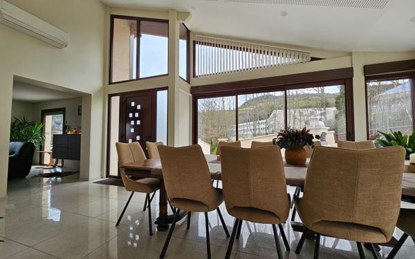 Maison à vendre    7 pièces • 161,86 m2 Saint-Étienne