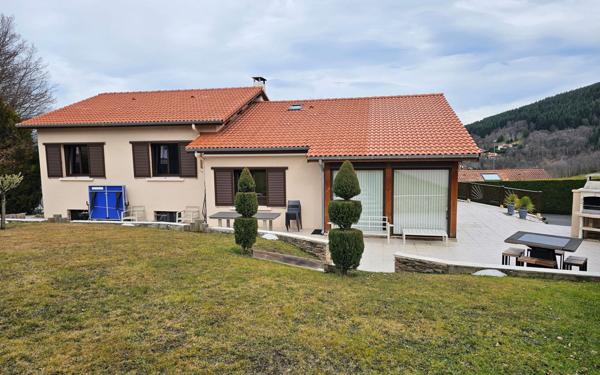 Maison à vendre    7 pièces • 161,86 m2 Saint-Étienne