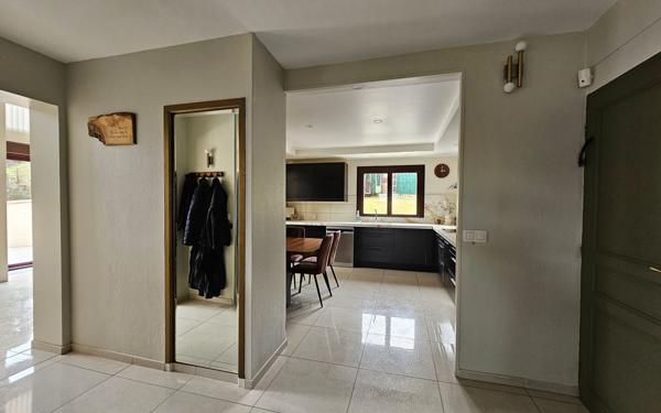 Maison à vendre    7 pièces • 161,86 m2 Saint-Étienne