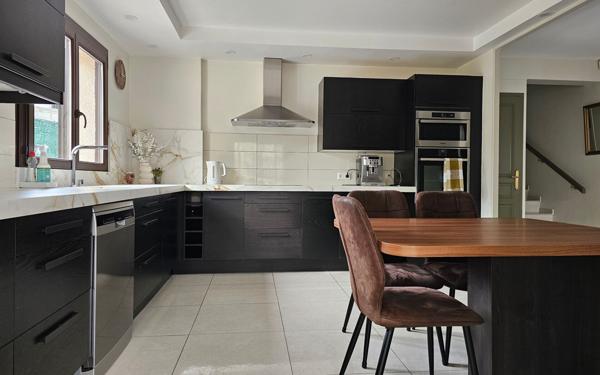 Maison à vendre    7 pièces • 161,86 m2 Saint-Étienne