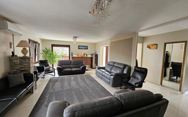 Maison à vendre    7 pièces • 161,86 m2 Saint-Étienne