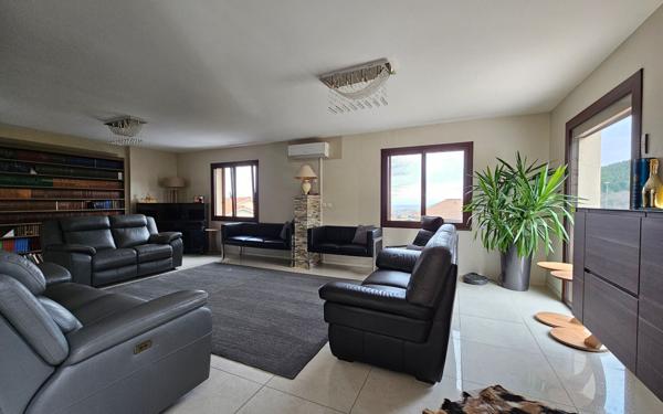 Maison à vendre    7 pièces • 161,86 m2 Saint-Étienne