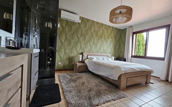 Maison à vendre    7 pièces • 161,86 m2 Saint-Étienne