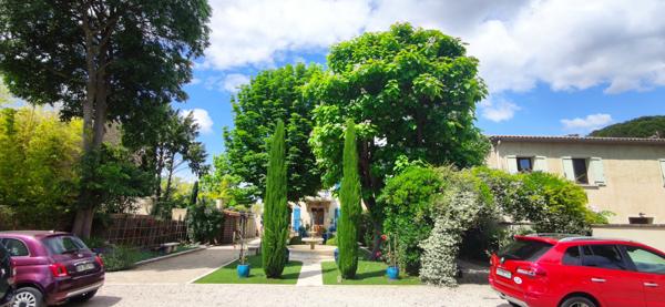 L'Isle-sur-la-Sorgue (84800) Magnifique propriété en bord de Sorgue