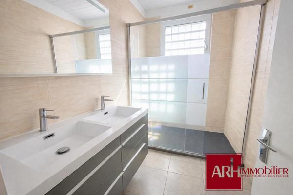 A VENDRE - joli T4 - 1 er étage - refait à neuf +coursive+parking