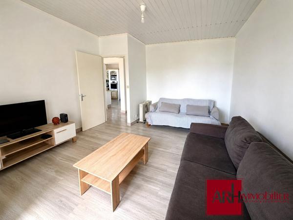 A VENDRE - joli T4 - 1 er étage - refait à neuf +coursive+parking