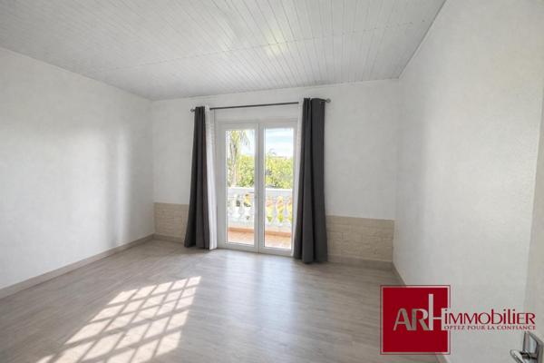 A VENDRE - joli T4 - 1 er étage - refait à neuf +coursive+parking