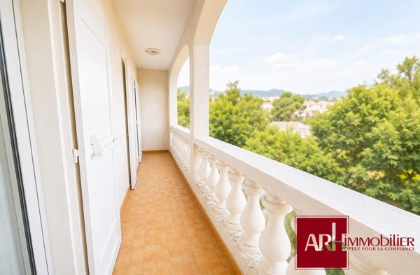 A VENDRE - joli T4 - 1 er étage - refait à neuf +coursive+parking