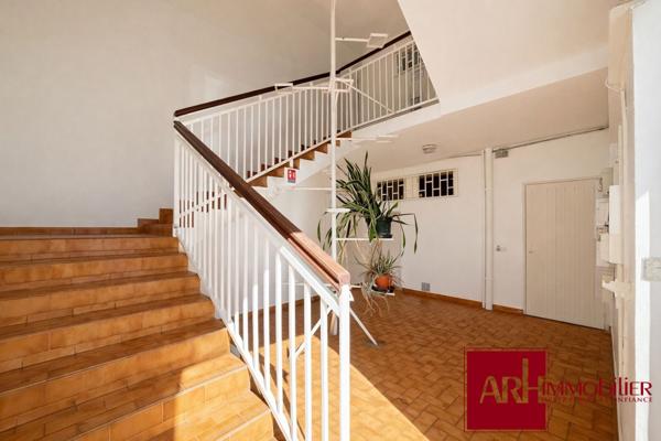 A VENDRE - joli T4 - 1 er étage - refait à neuf +coursive+parking