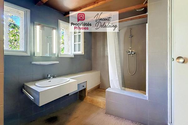 Maison individuelle T5 6 en R+1 avec sous-sol et garage sur grand terrain clos