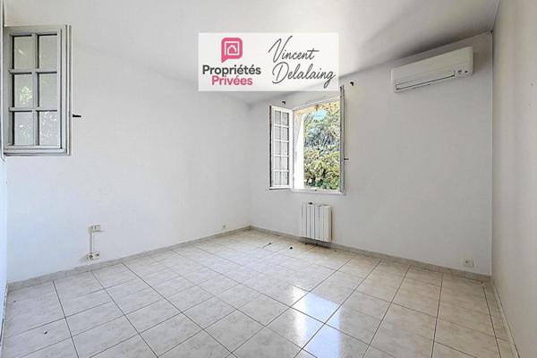 Maison individuelle T5 6 en R+1 avec sous-sol et garage sur grand terrain clos