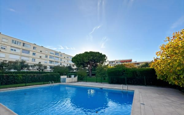 Appartement à vendre    2 pièces • 45 m2 Antibes
