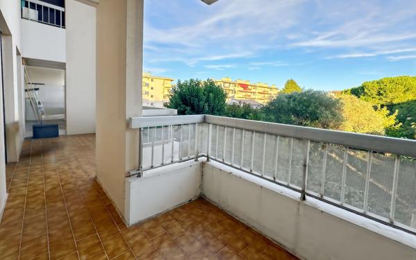 Appartement à vendre    2 pièces • 45 m2 Antibes
