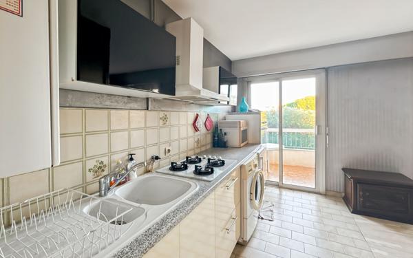 Appartement à vendre    2 pièces • 45 m2 Antibes