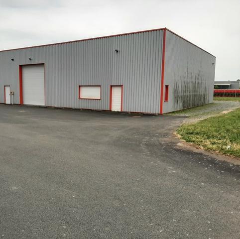 A LOUER LOCAL D'ACTIVITÉ 445 m² env. sur 1.375 m² de FONCIER - DISPONIBLE IMMÉDIATEMENT - ANCENIS