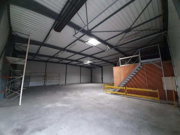 A LOUER LOCAL D'ACTIVITÉ 445 m² env. sur 1.375 m² de FONCIER - DISPONIBLE IMMÉDIATEMENT - ANCENIS