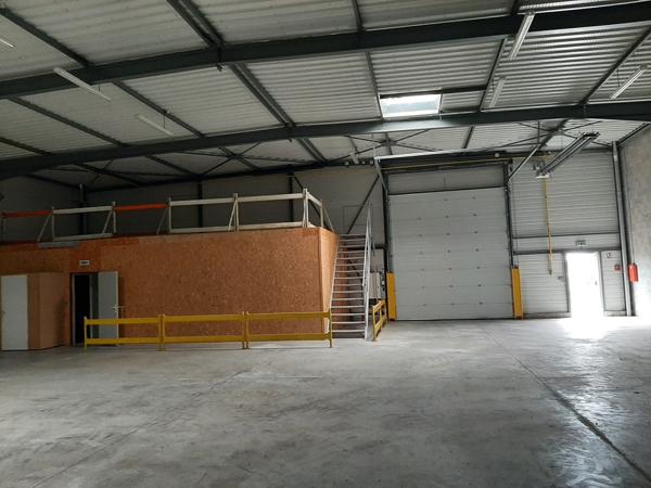A LOUER LOCAL D'ACTIVITÉ 445 m² env. sur 1.375 m² de FONCIER - DISPONIBLE IMMÉDIATEMENT - ANCENIS