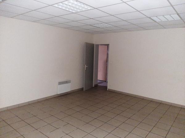 A LOUER LOCAL D'ACTIVITÉ 445 m² env. sur 1.375 m² de FONCIER - DISPONIBLE IMMÉDIATEMENT - ANCENIS