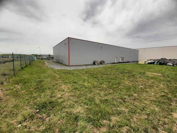 A LOUER LOCAL D'ACTIVITÉ 445 m² env. sur 1.375 m² de FONCIER - DISPONIBLE IMMÉDIATEMENT - ANCENIS