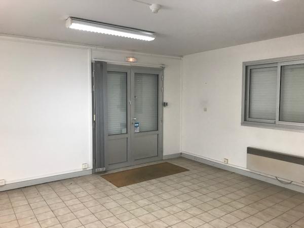 NOUVELLE OPPORTUNITE : A LOUER Local d'activité Saint Herblain 540 m²