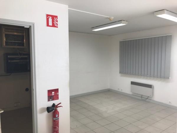NOUVELLE OPPORTUNITE : A LOUER Local d'activité Saint Herblain 540 m²