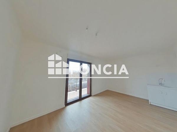 Location Studio 30.3 m² - 33 RUE VOLTA Saint Denis 93200