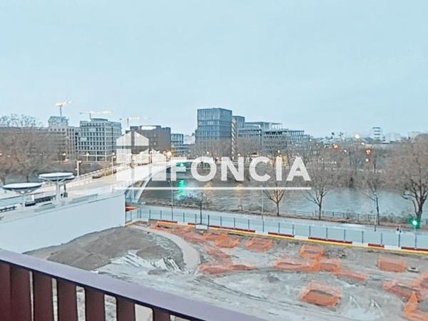 Location Studio 30.3 m² - 33 RUE VOLTA Saint Denis 93200