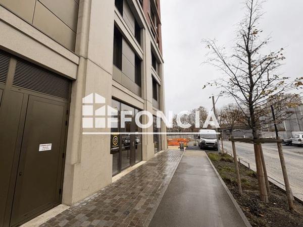 Location Studio 30.3 m² - 33 RUE VOLTA Saint Denis 93200