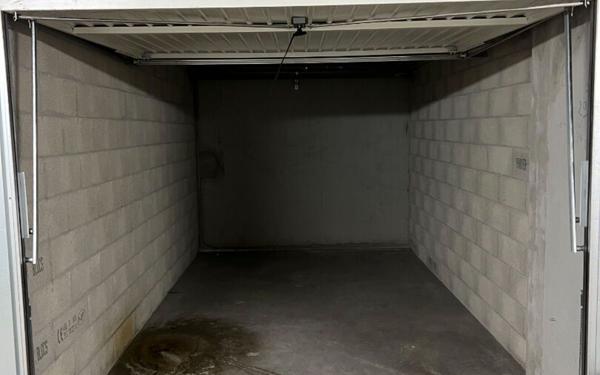 Stationnement à vendre    Vaulx-en-Velin