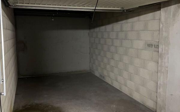 Stationnement à vendre    Vaulx-en-Velin