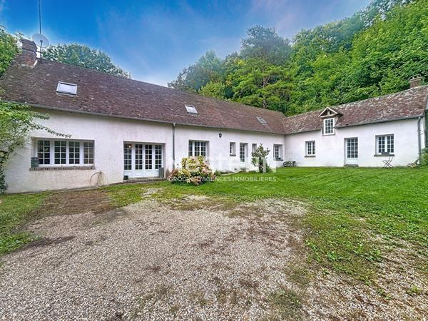 Ancien corps de ferme rénové proche à proximité immédiate de la N12, demeure de 185 m² sur 4700 m² de terrain