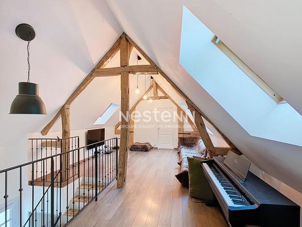 Ancien corps de ferme rénové proche à proximité immédiate de la N12, demeure de 185 m² sur 4700 m² de terrain