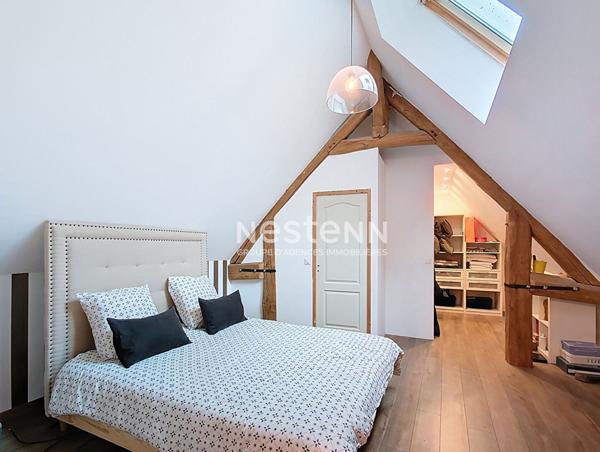 Ancien corps de ferme rénové proche à proximité immédiate de la N12, demeure de 185 m² sur 4700 m² de terrain