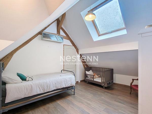 Ancien corps de ferme rénové proche à proximité immédiate de la N12, demeure de 185 m² sur 4700 m² de terrain