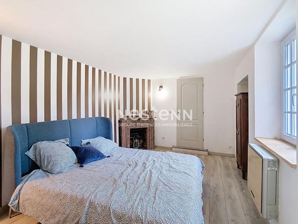 Ancien corps de ferme rénové proche à proximité immédiate de la N12, demeure de 185 m² sur 4700 m² de terrain