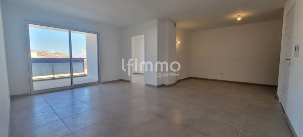 Appartement neuf 3 pièces, dernier étage, garage et cave.