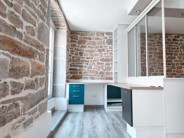Appartement T3 entièrement rénové – Hyper centre Lons-le-Saunier – pièce de vie de 40 m²