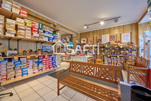 CESSION DE FONDS DE COMMERCES CHAUSSURES POUR ENFANTS LEVALLOIS local commercial de 44 m2 avec une vitrine de 8 mètres