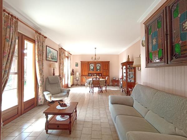 Maison de plain-pied fonctionnelle et soignée, au calme absolu
