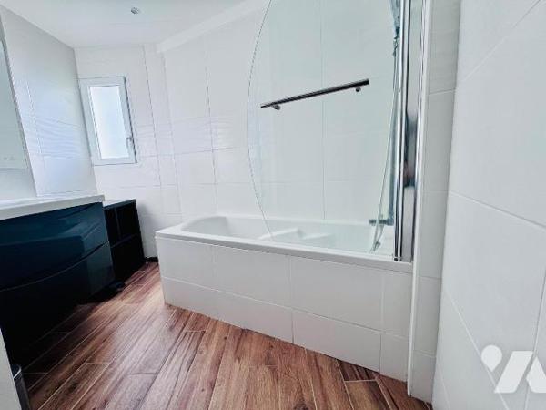 BREST, secteur PILIER ROOUGE/ SAINT MARC. A proximité immédiate des commodités et transports. C...