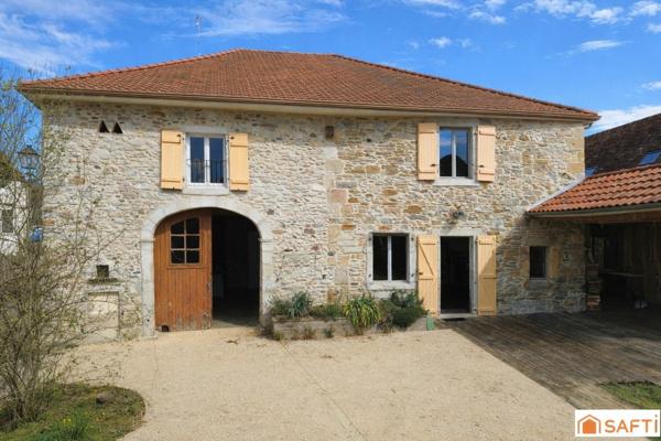 Maison Béarnaise de 252 m2, 11 pièces, 7 chambres, dépendance