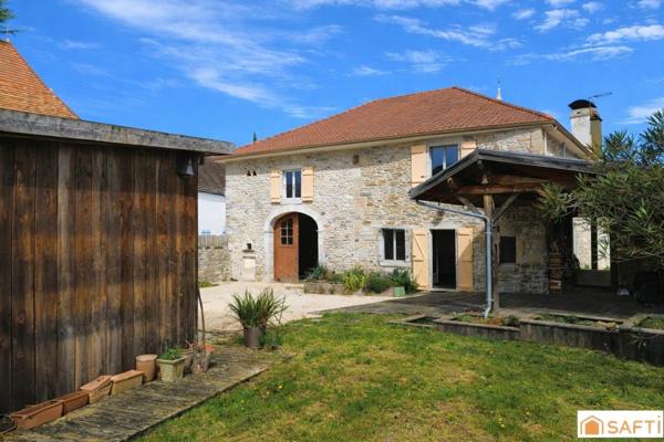 Maison Béarnaise de 252 m2, 11 pièces, 7 chambres, dépendance