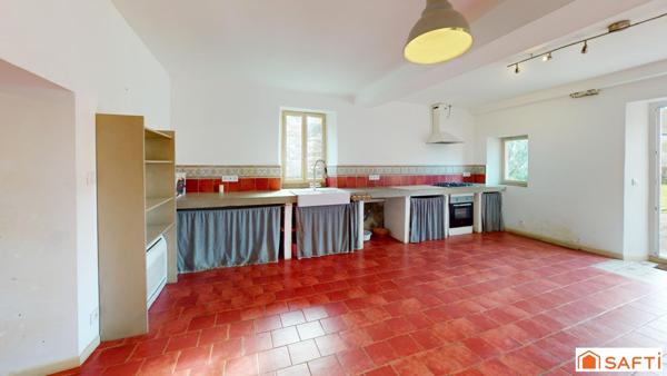 Maison Béarnaise de 252 m2, 11 pièces, 7 chambres, dépendance