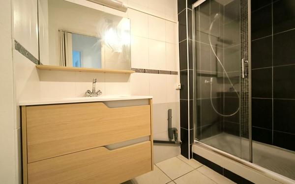 Appartement à vendre    2 pièces •  Nîmes