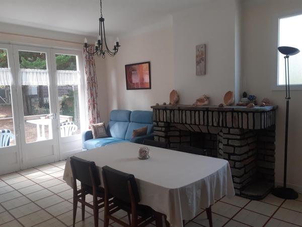 A la Barre de Monts, à quelques pas de la plage, charmante maison avec un petit sous-sol, sur une propriété de 522 m2.