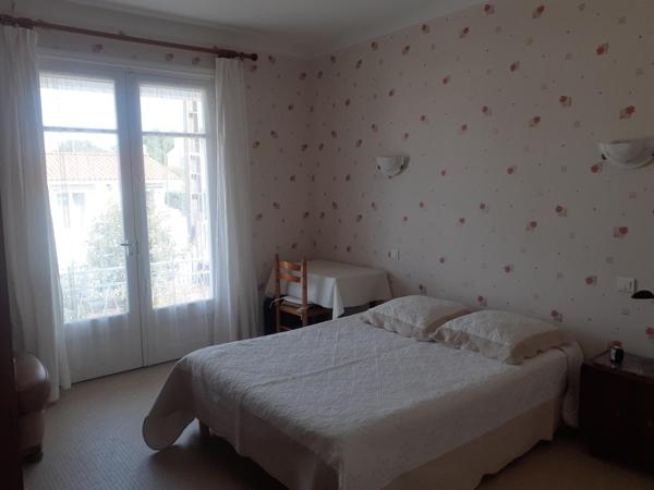 A la Barre de Monts, à quelques pas de la plage, charmante maison avec un petit sous-sol, sur une propriété de 522 m2.