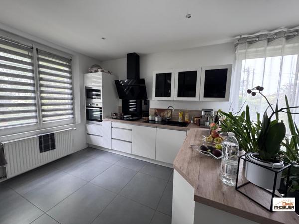 Ensemble avec maison d’habitation, hangar et terrain constructible
