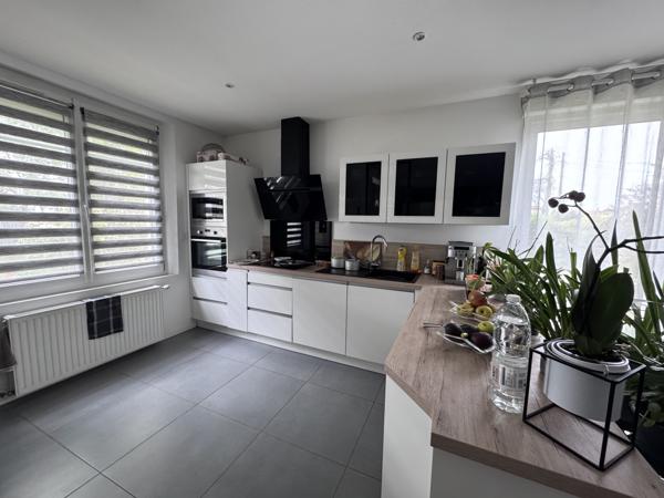 Ensemble avec maison d’habitation, hangar et terrain constructible