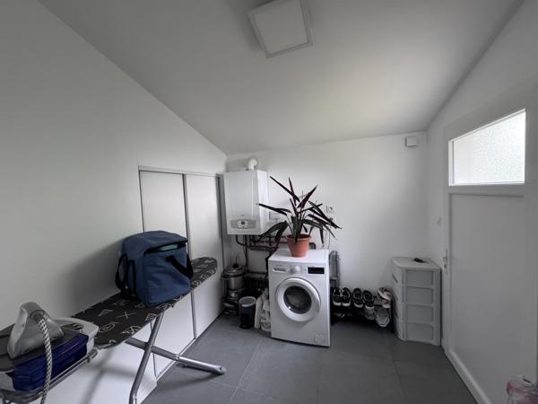 Ensemble avec maison d’habitation, hangar et terrain constructible