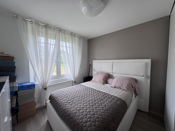 Ensemble avec maison d’habitation, hangar et terrain constructible